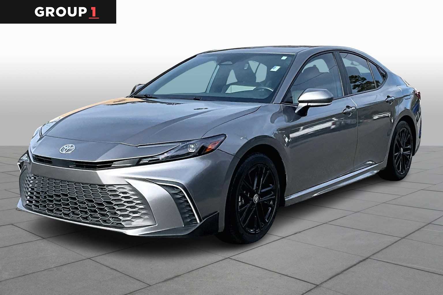 2025 Toyota Camry SE's photo