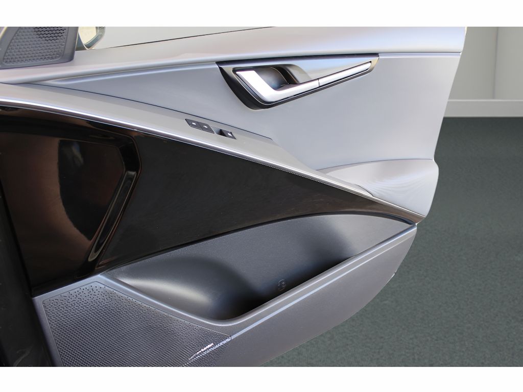 2023 Kia Niro SX Touring photo 31