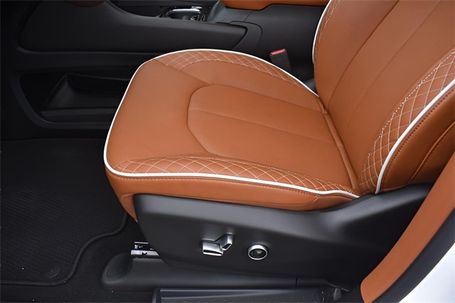 2025 Chrysler Pacifica Pinnacle photo 12