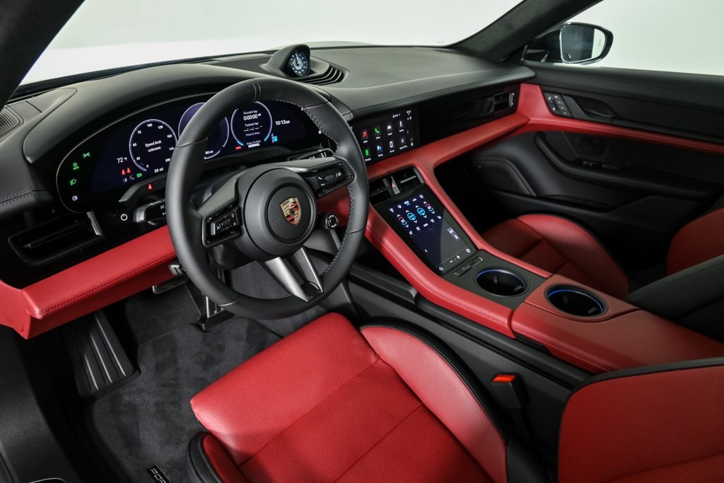 2025 Porsche Taycan GTS photo 4