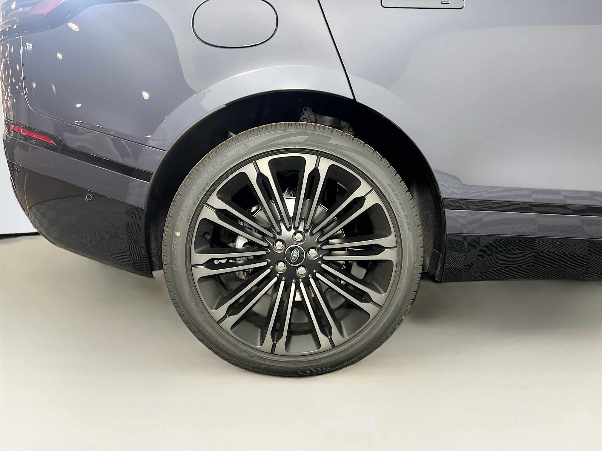 2026 Land Rover Range Rover Velar SE photo 10