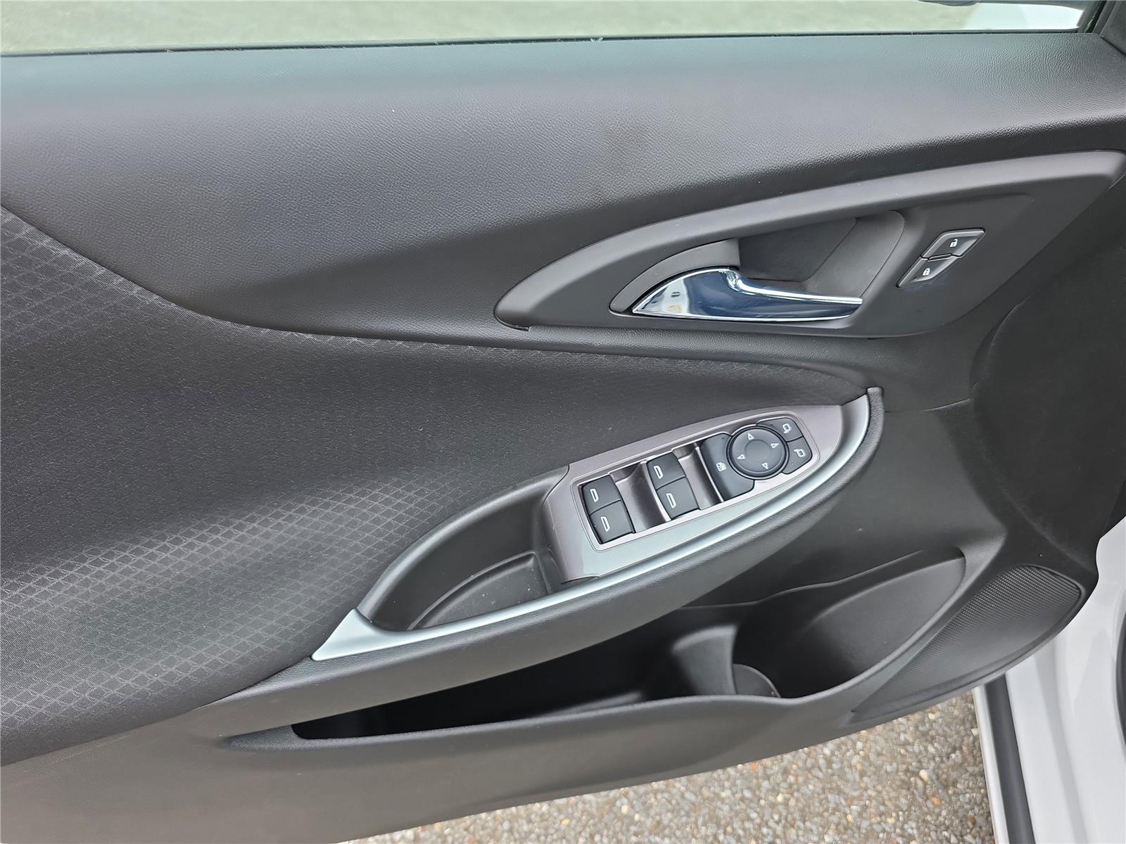 2023 Chevrolet Malibu LS photo 13