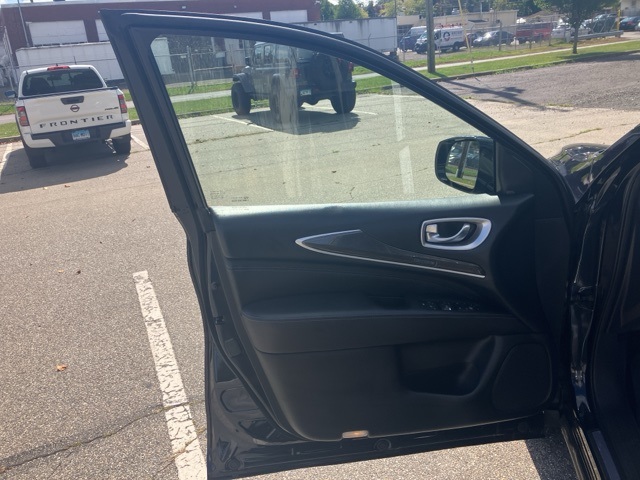 2019 Infiniti QX60 Luxe photo 18