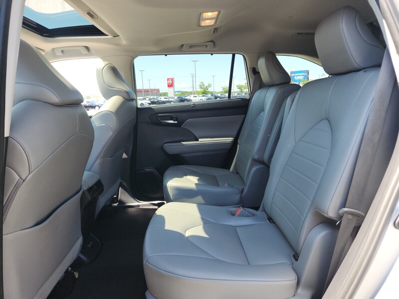 2021 Toyota Highlander XLE photo 10