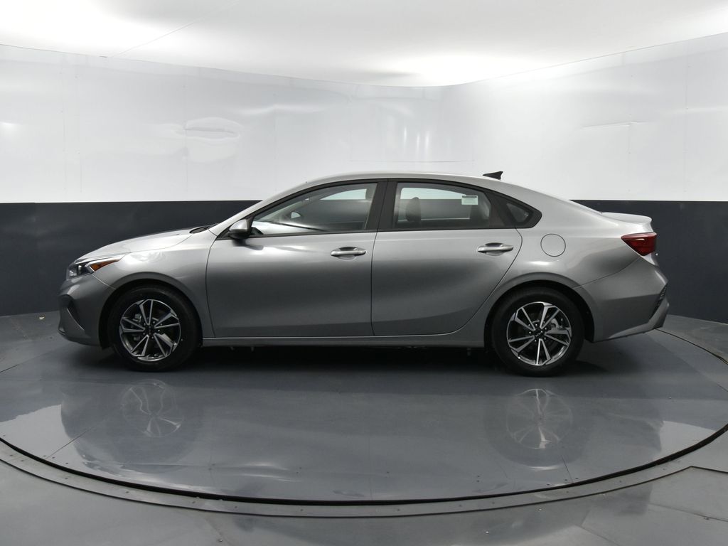 2022 Kia Forte FE LXS photo 4