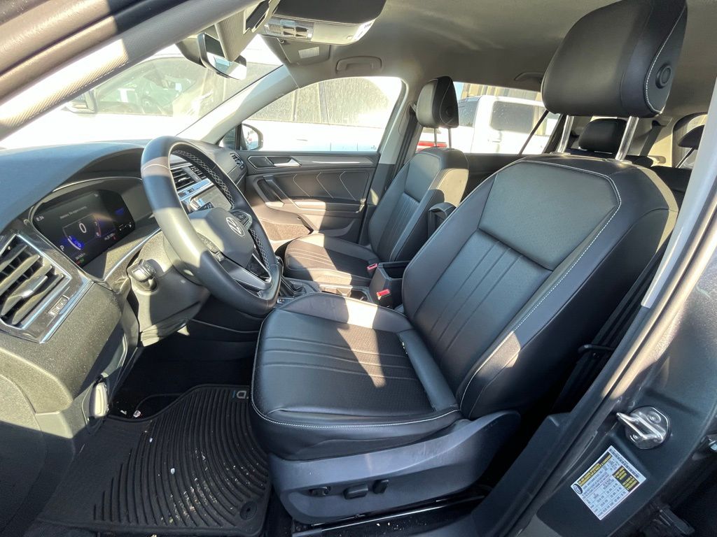 2023 Volkswagen Tiguan SE photo 4