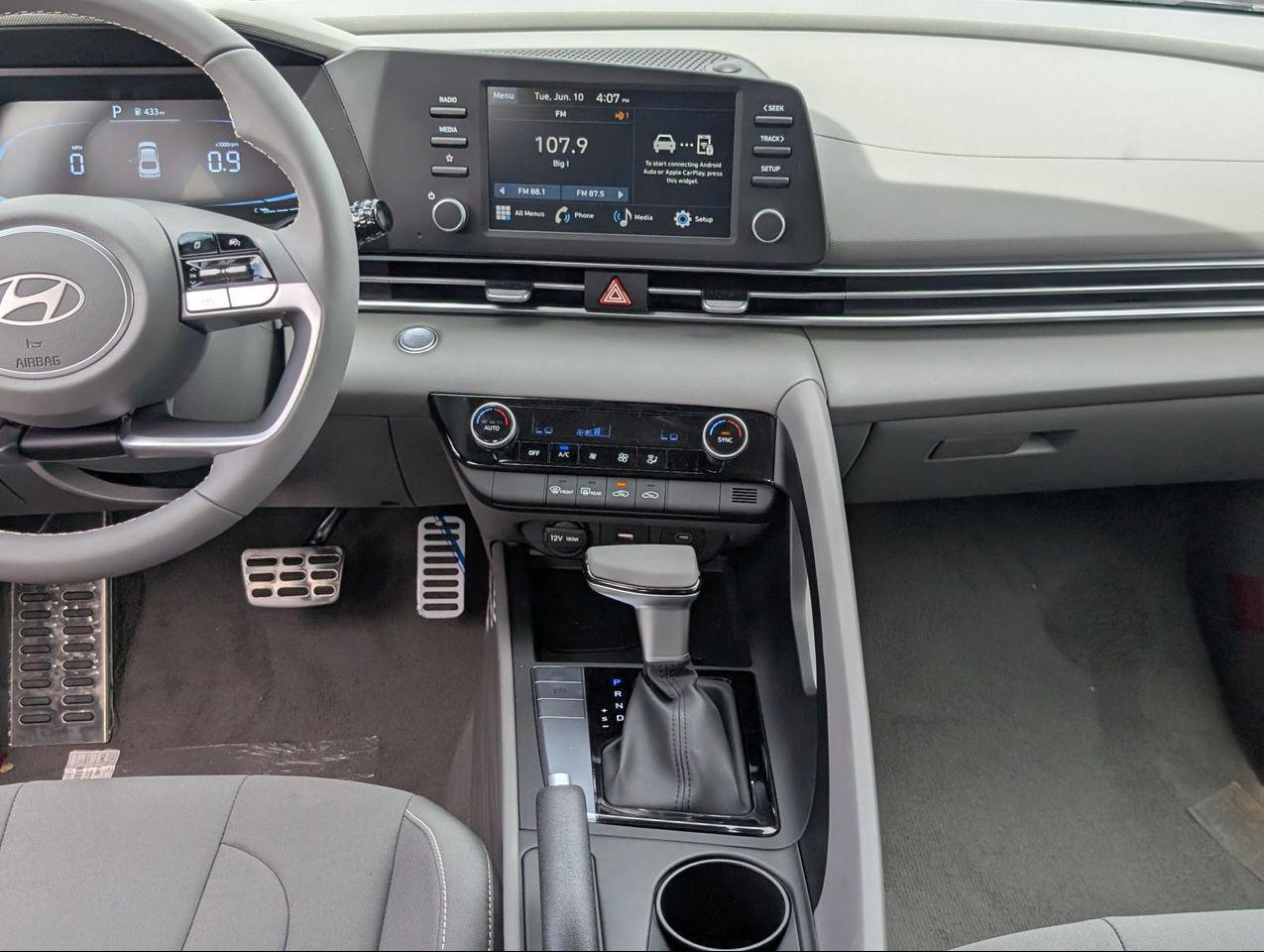 2025 Hyundai Elantra SEL Sport photo 21
