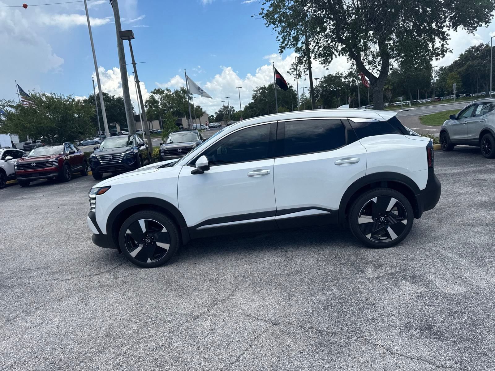 2025 Nissan Kicks SR photo 4