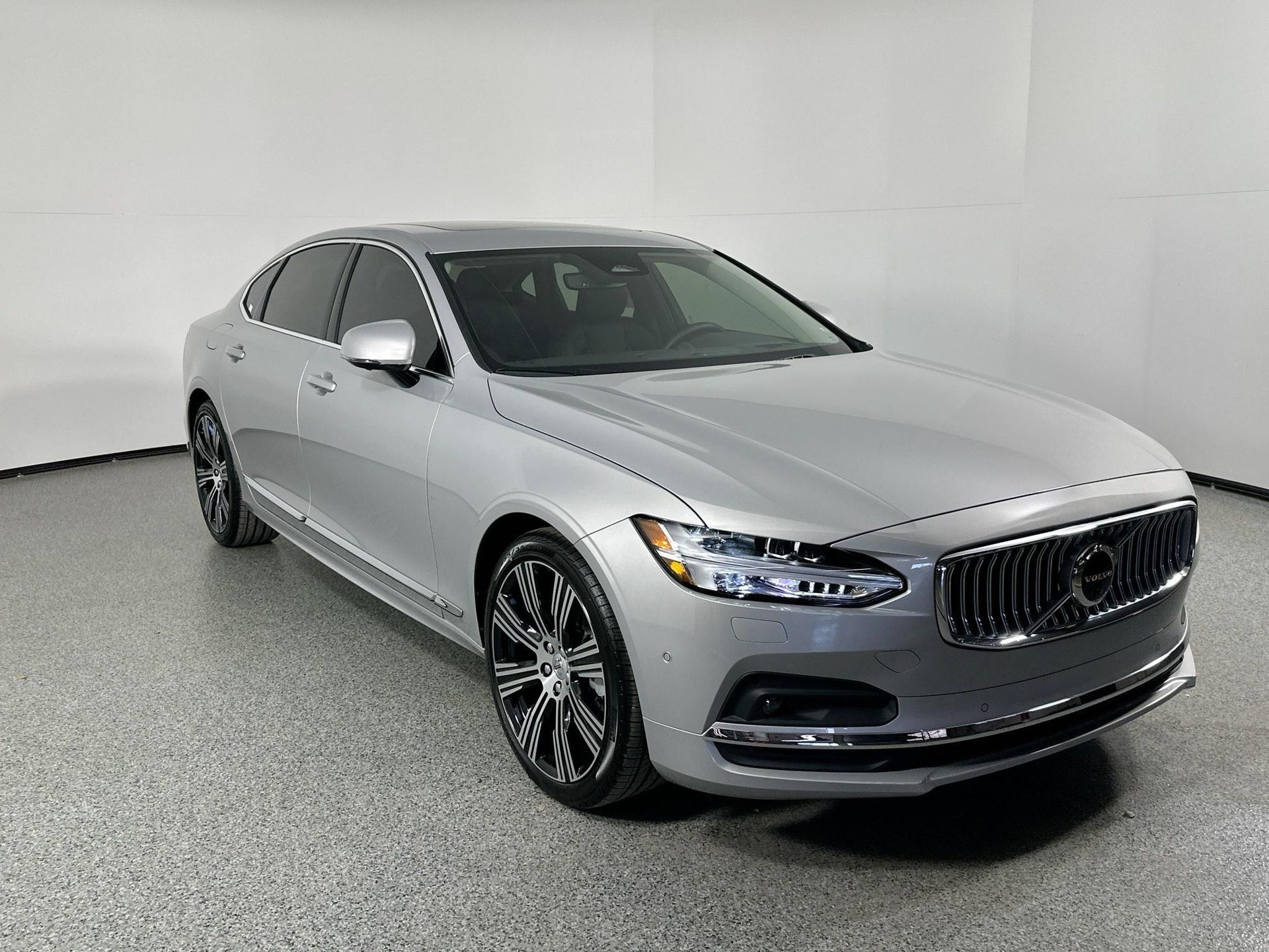 2025 Volvo S90 photo 3