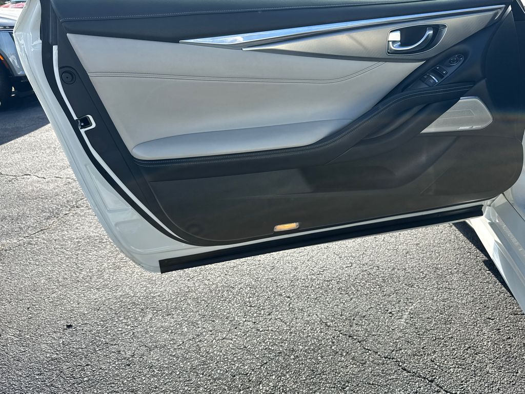 2021 Infiniti Q60 3.0t Luxe photo 11