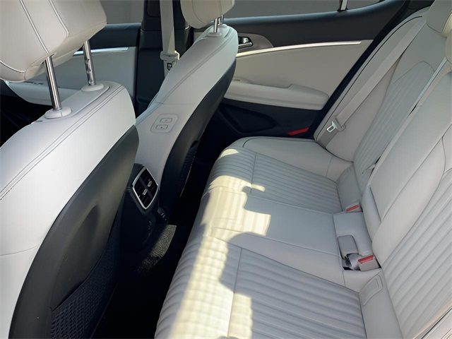 2025 Genesis G70 2.5T photo 18