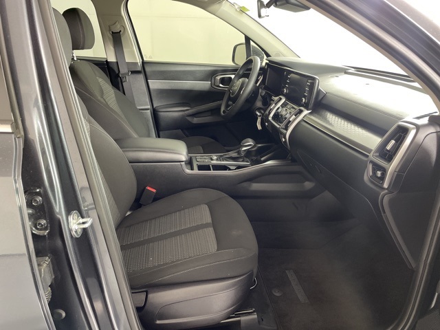 2022 Kia Sorento LX photo 35