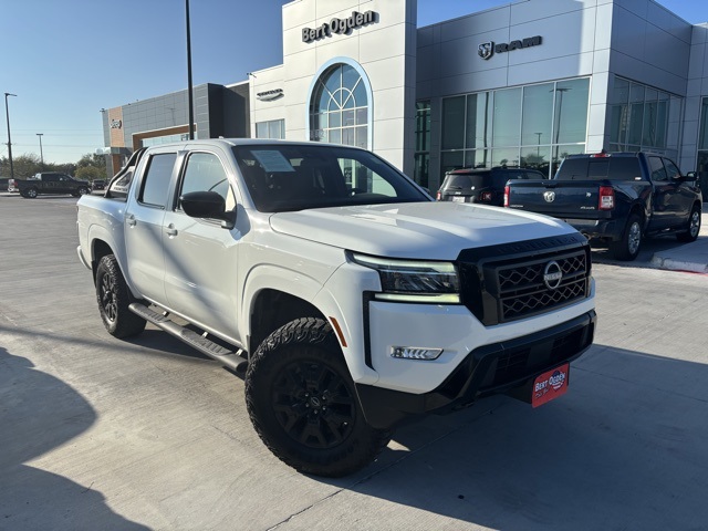 2023 Nissan Frontier SV's photo