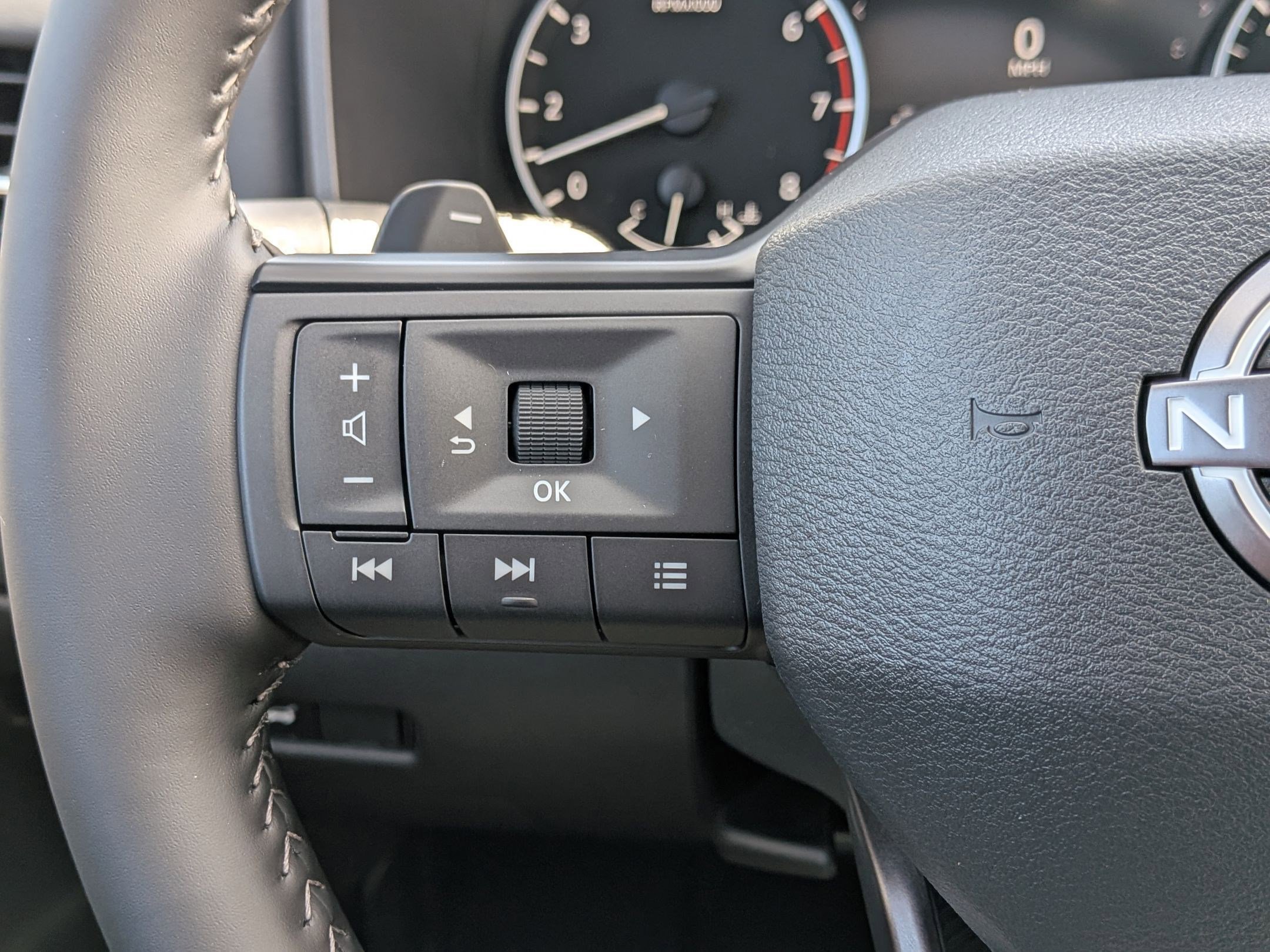 2026 Nissan Rogue SV photo 15