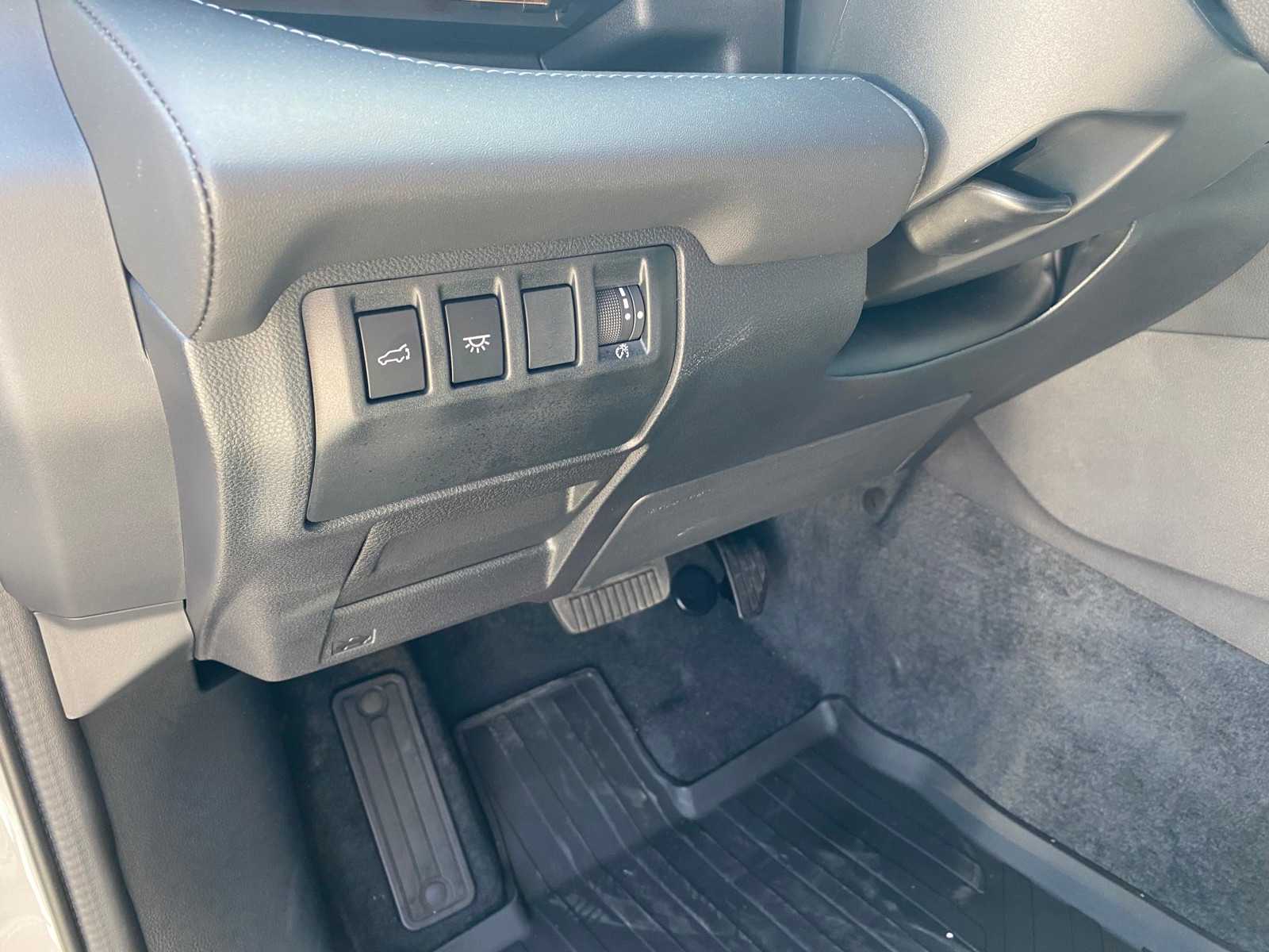 New 2025 CRYSTAL WHITE PEARL Subaru Touring image 13