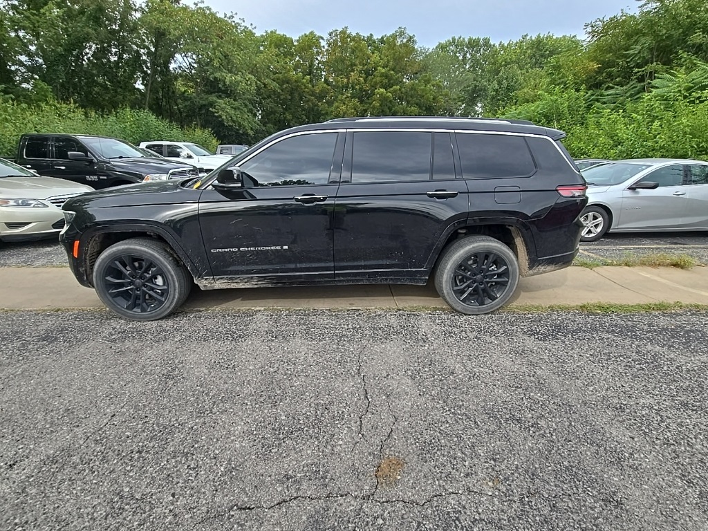 2021 Jeep Grand Cherokee Overland photo 3