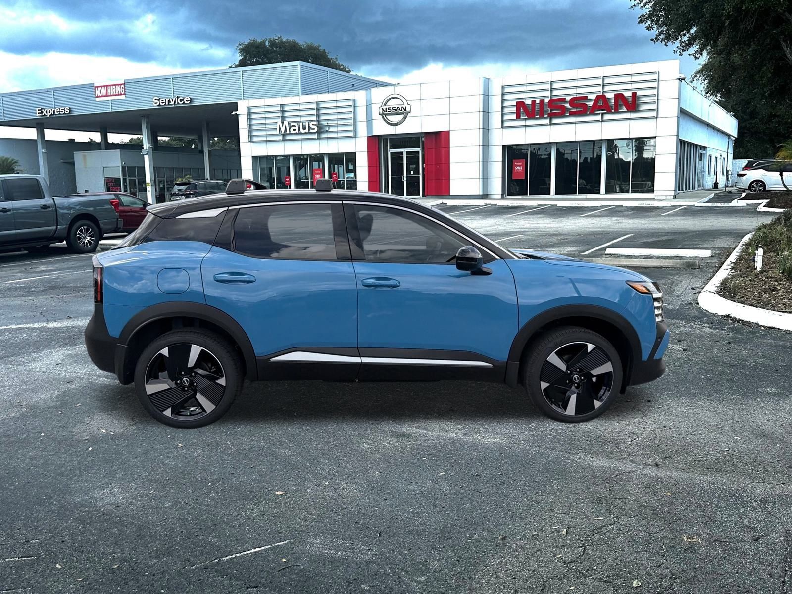 2026 Nissan Kicks SR photo 2
