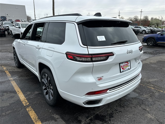 2025 Jeep Grand Cherokee Overland photo 8