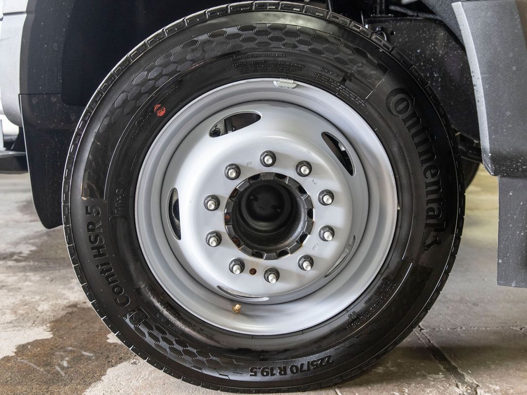 2024 Ford F-550 photo 15