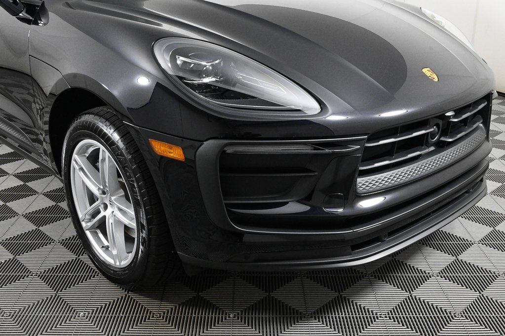 2025 Porsche Macan T photo 34