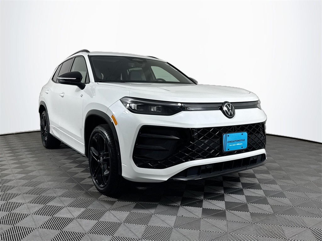 2025 Volkswagen Tiguan SE R-Line Black photo 4