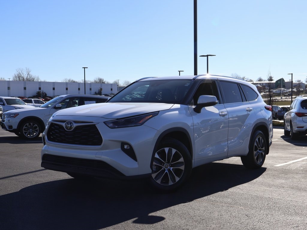 2021 Toyota Highlander XLE's photo