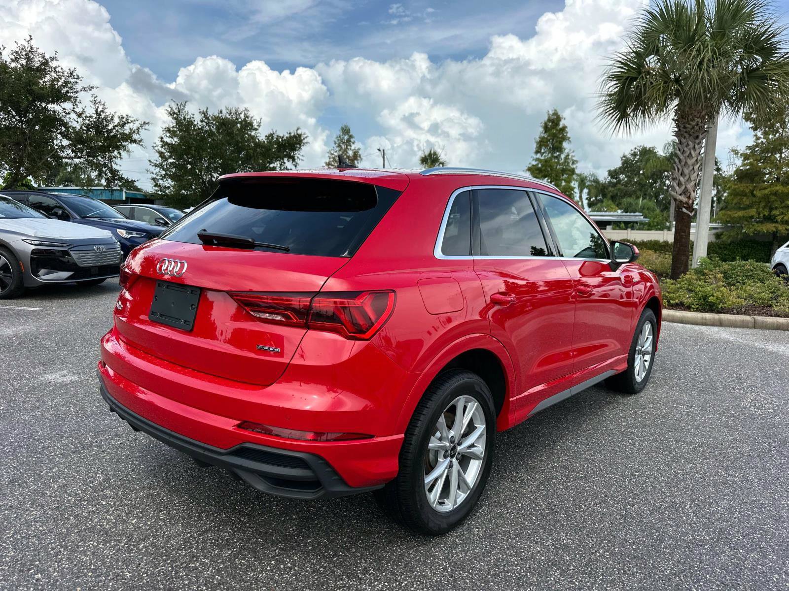 2024 Audi Q3 45 TFSI S line Premium photo 4