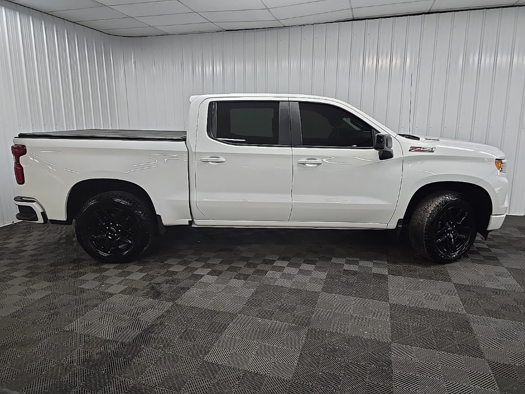 2022 Chevrolet Silverado 1500 RST photo 2