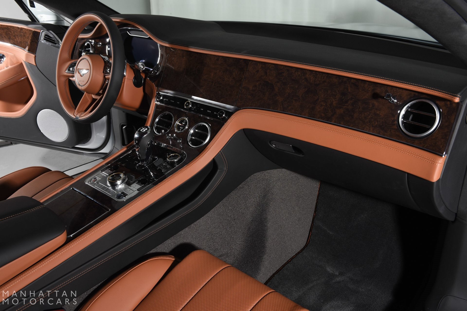 2024 Bentley Continental GT V8 photo 16