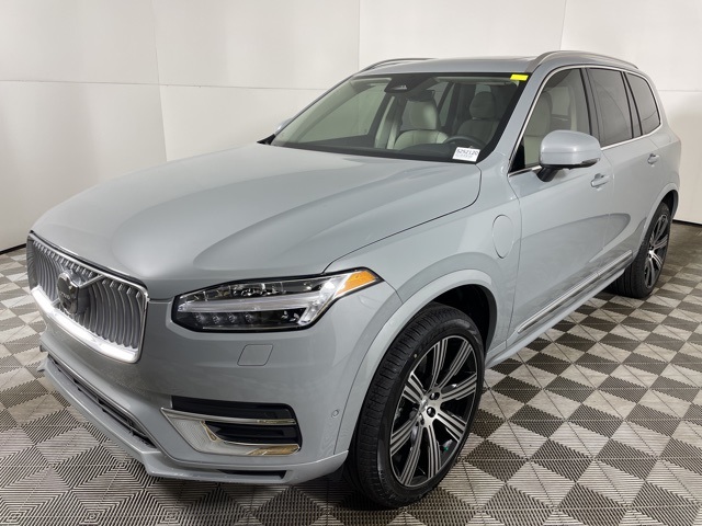 2025 Volvo XC90 T8 AWD Plus photo 9