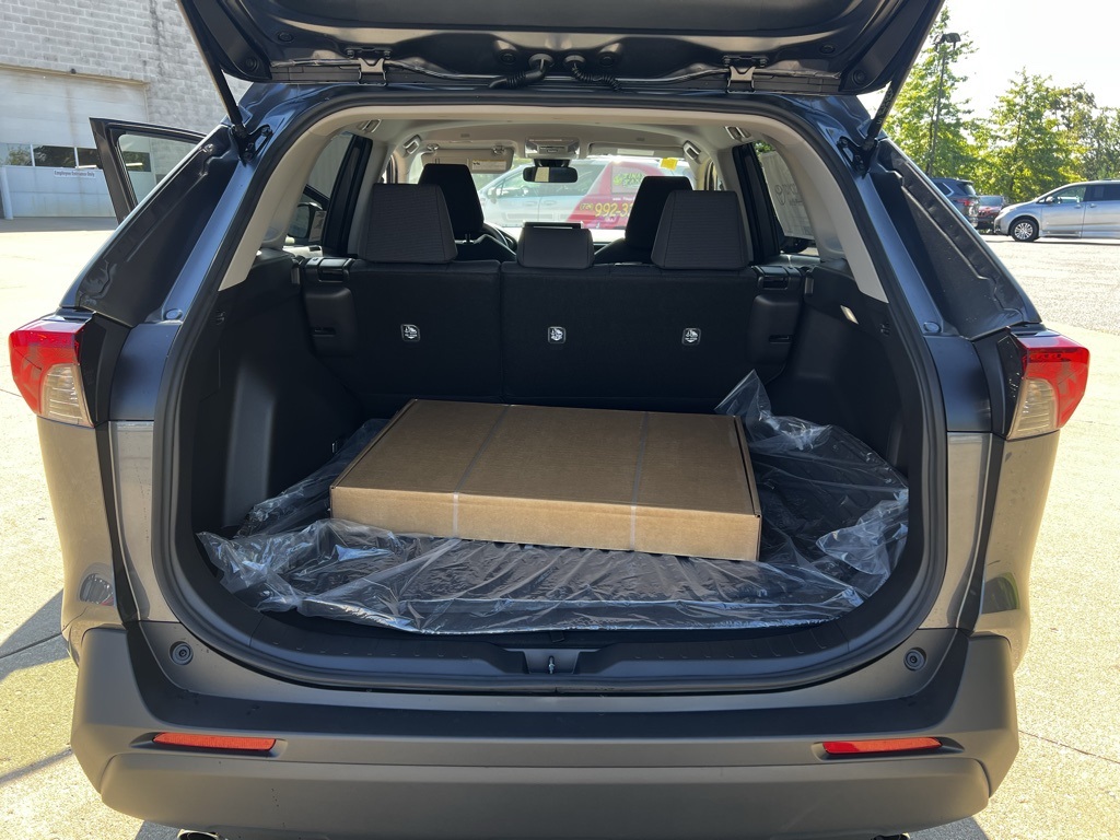2025 Toyota RAV4 Hybrid LE photo 21