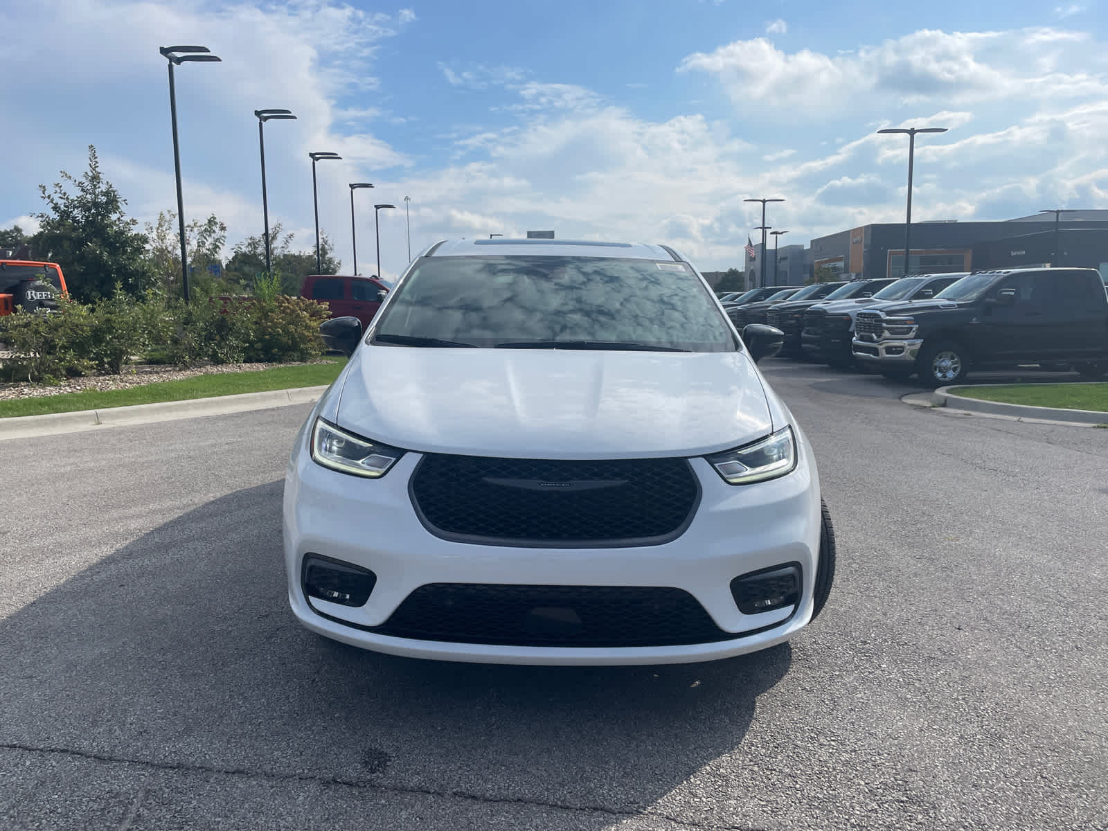 2026 Chrysler Pacifica photo 2