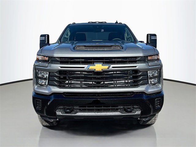 2026 Chevrolet Silverado 2500HD Custom photo 2