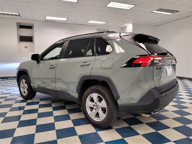 2021 Toyota RAV4 XLE photo 2