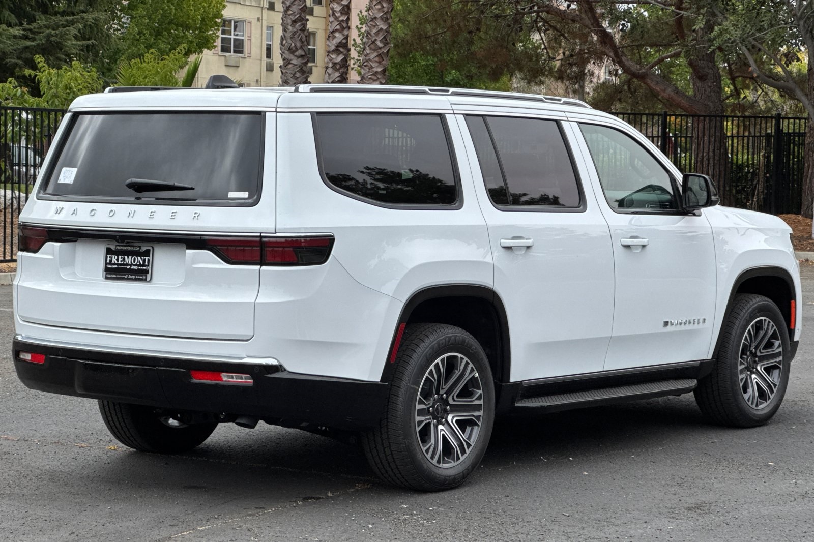 2025 Jeep Wagoneer Base photo 3
