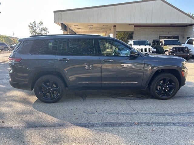 2023 Jeep Grand Cherokee Altitude photo 3