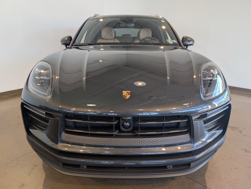 2024 Porsche Macan Base photo 2