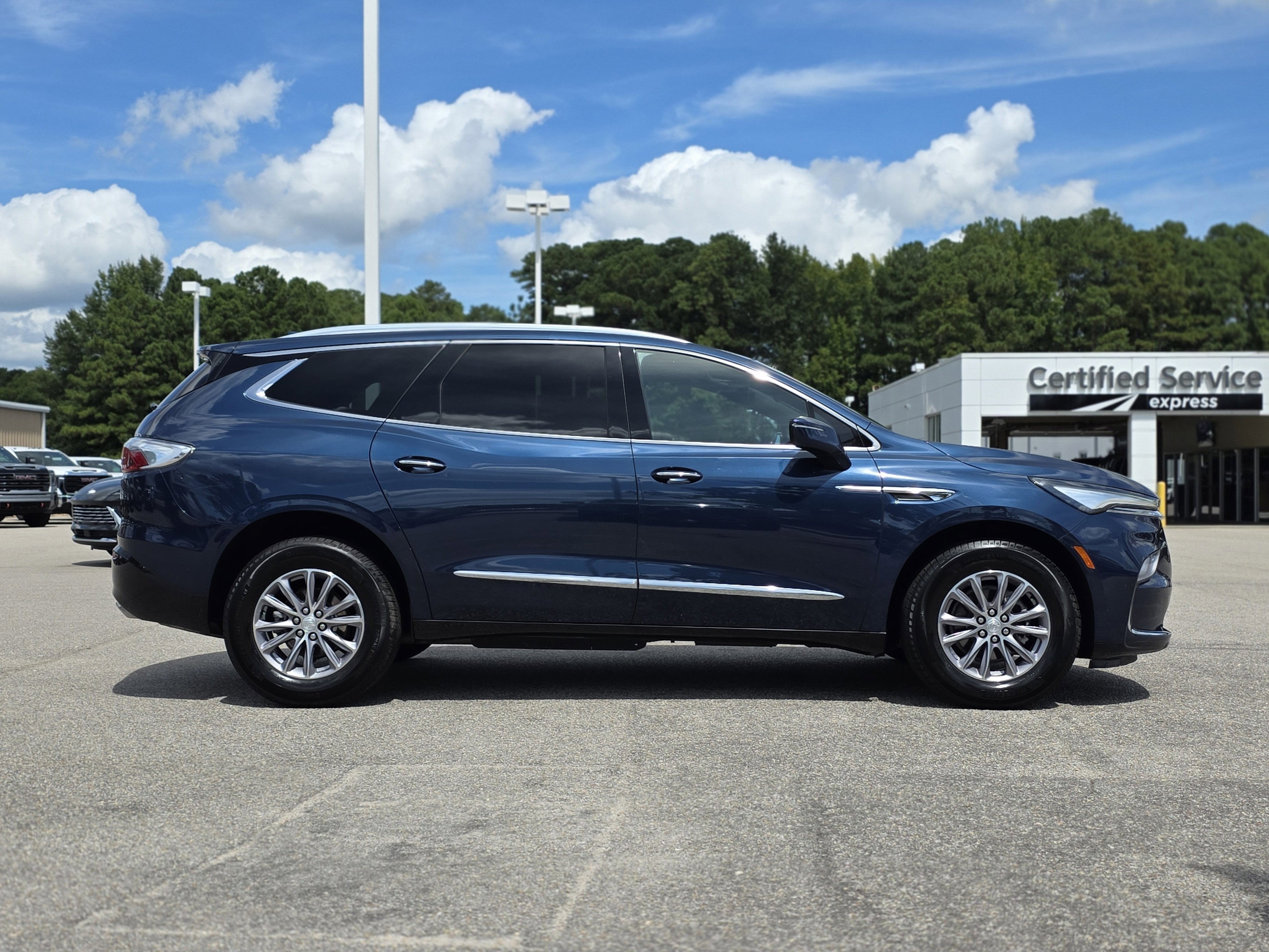 2022 Buick Enclave Essence photo 3
