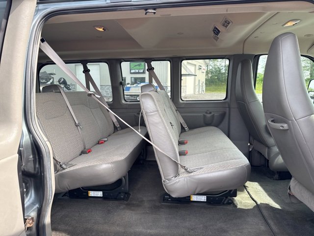 2017 Chevrolet Express Passenger 2500 LS photo 19