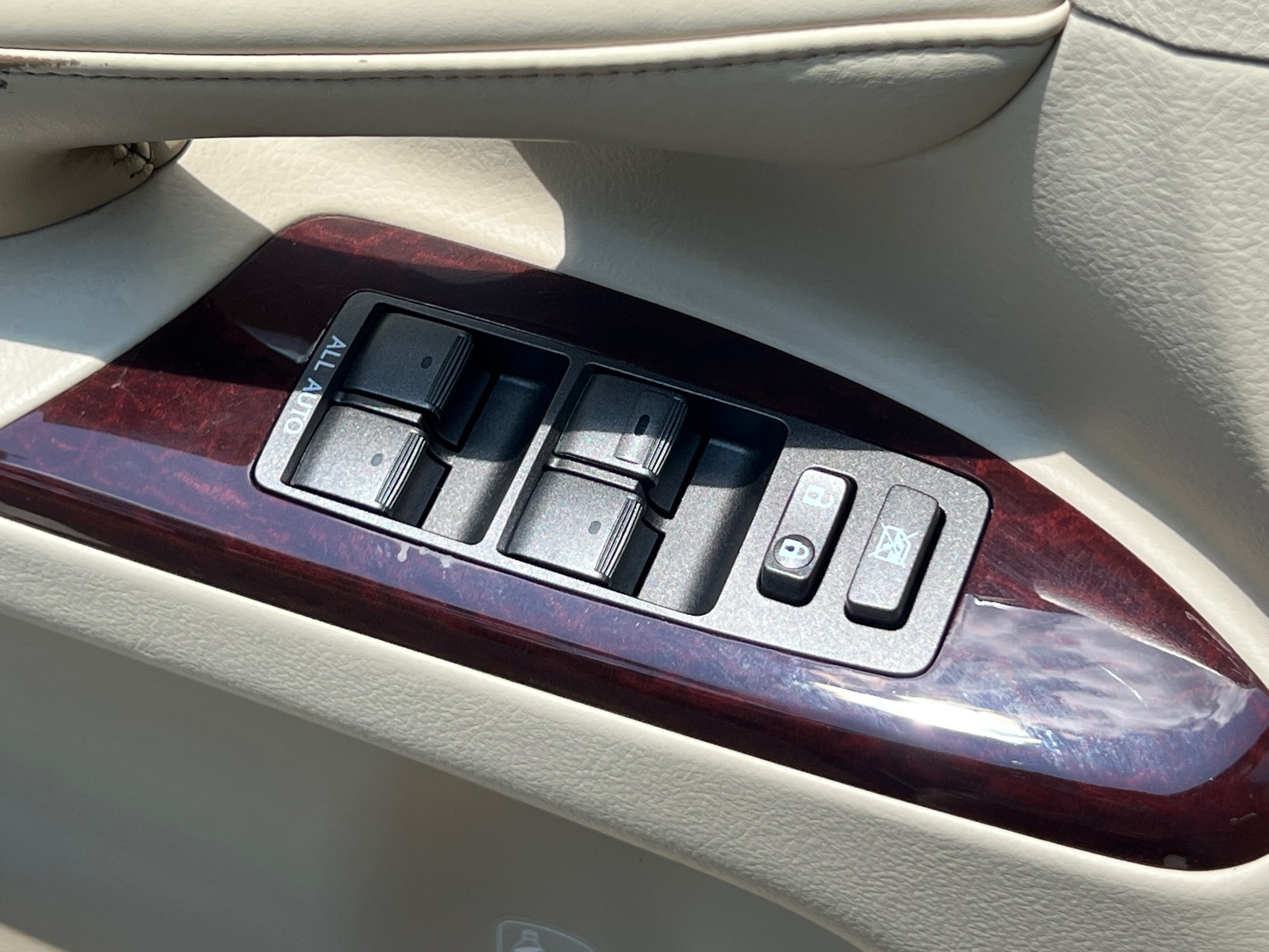 2014 Lexus LX 570 photo 39