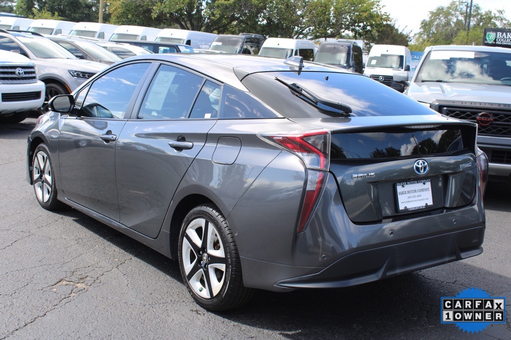 2017 Toyota Prius Four photo 9