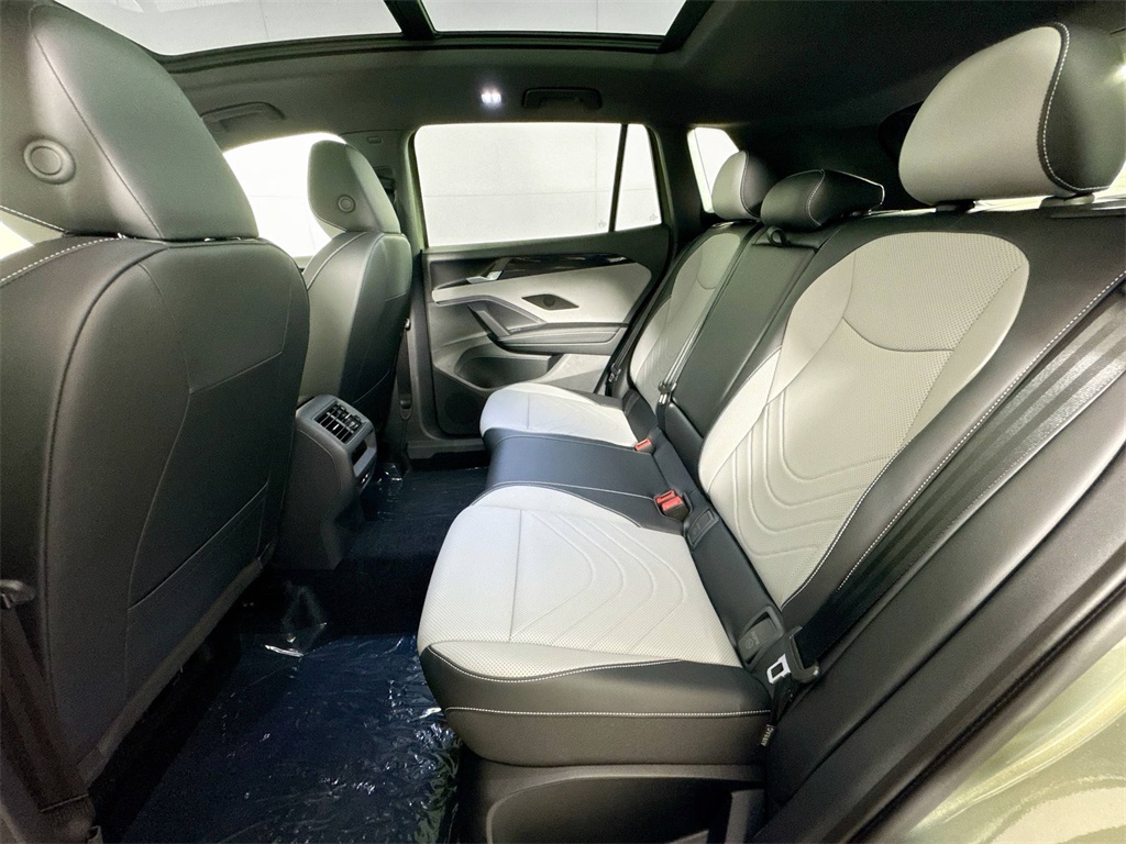 2025 Volkswagen Tiguan SE R-Line Black photo 14
