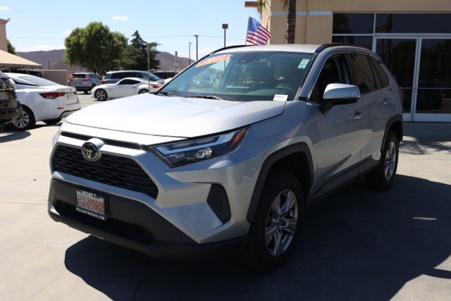 2022 Toyota RAV4 XLE photo 6
