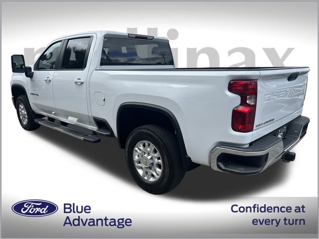 2024 Chevrolet Silverado 2500HD LT photo 2