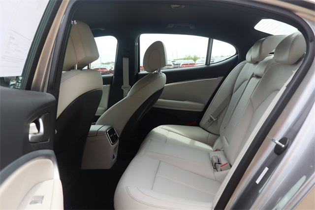 2025 Genesis G70 2.5T photo 3