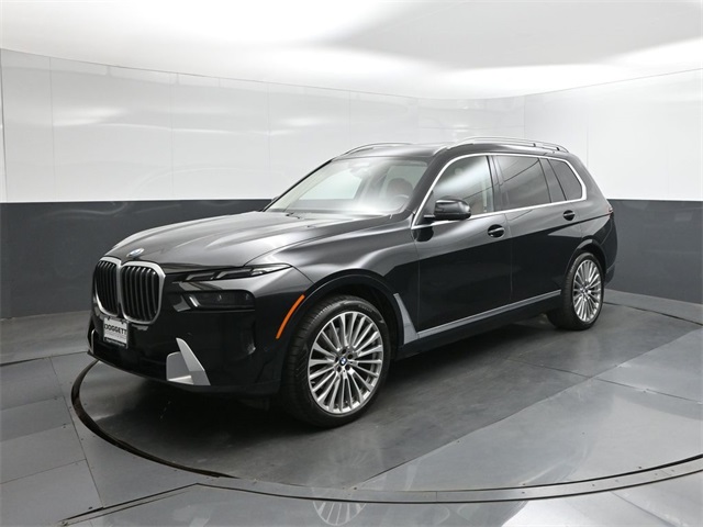 2023 BMW X7 40i's photo
