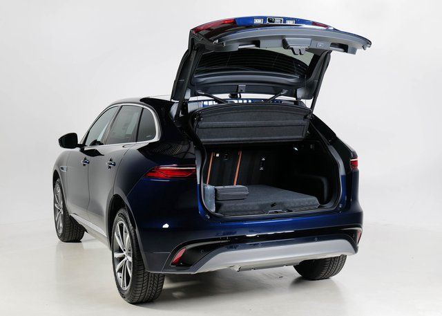 2025 Jaguar F-PACE R-Dynamic S photo 17