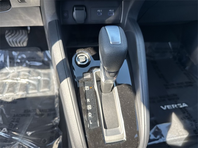 2025 Nissan Versa 1.6 SR photo 18