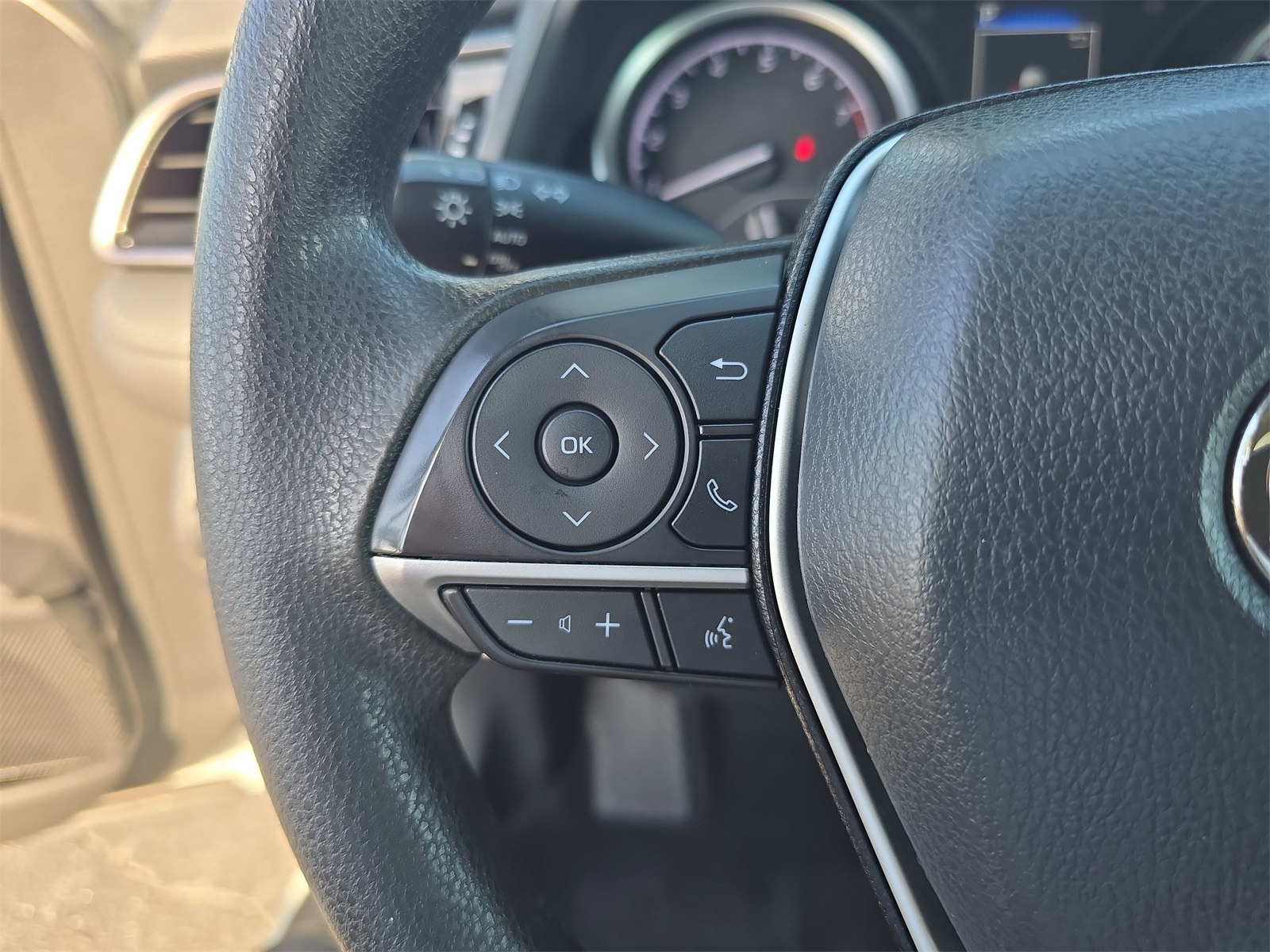 2023 Toyota Camry LE photo 23