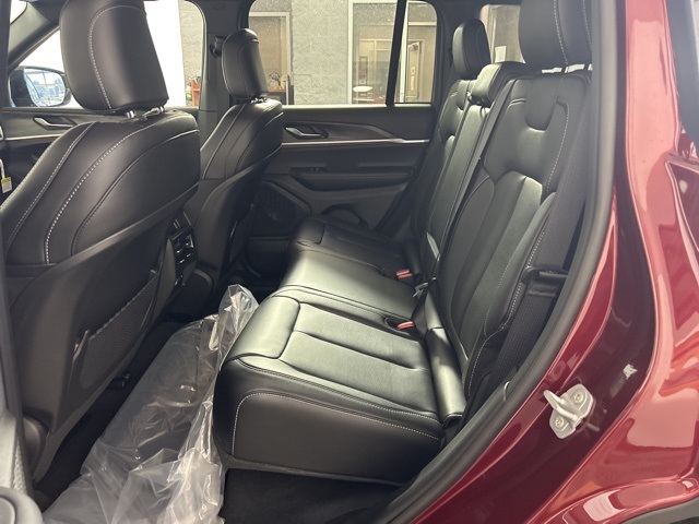 2025 Jeep Grand Cherokee Limited photo 18